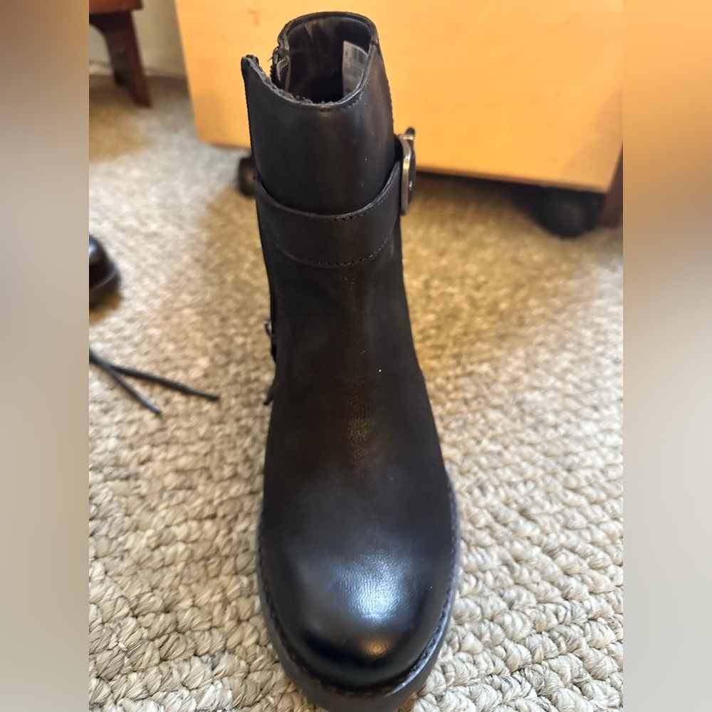 Clark we’ll Hall Black Leather Combat Boots
